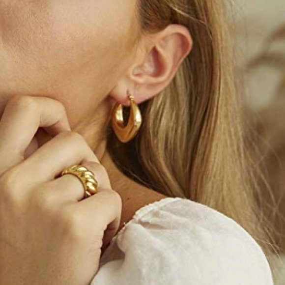 NEW 18K Gold Plated Croissant Dome Twist Rope Ring - Picture 8 of 13